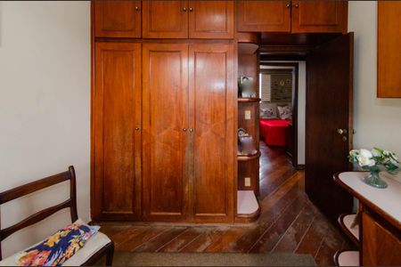 Apartamento à venda com 300m², 5 quartos e 2 vagas Apartamento à venda com 300m², 5 quartos e 2 vagasQuarto 2