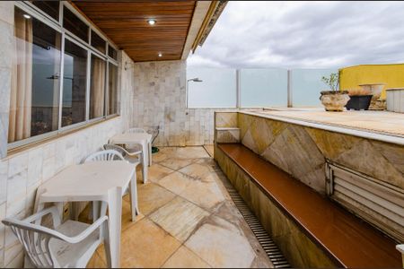 Apartamento à venda com 300m², 5 quartos e 2 vagas Apartamento à venda com 300m², 5 quartos e 2 vagasCobertura