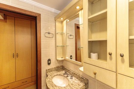 Apartamento para alugar com 129m², 3 quartos e 2 vagas Apartamento para alugar com 129m², 3 quartos e 2 vagasBanheiro da Suíte