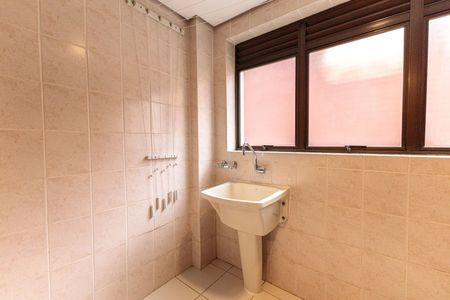 Apartamento para alugar com 129m², 3 quartos e 2 vagas Apartamento para alugar com 129m², 3 quartos e 2 vagasÁrea de Serviço