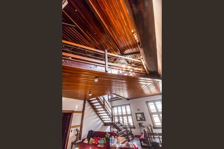 Casa à venda com 845m², 5 quartos e 4 vagasDetalhe