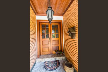 Casa à venda com 845m², 5 quartos e 4 vagasEntrada