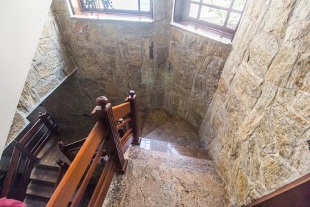 Casa à venda com 845m², 5 quartos e 4 vagasEscada