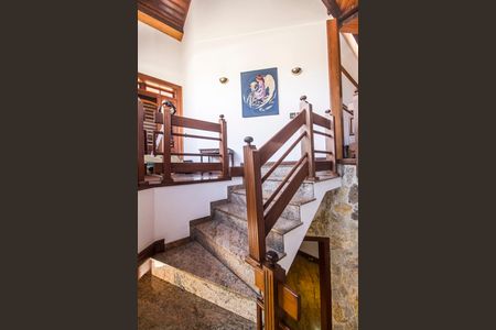 Casa à venda com 845m², 5 quartos e 4 vagasEscada