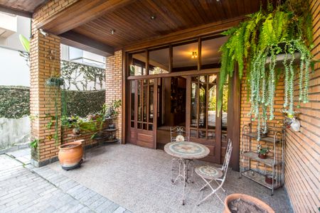 Casa à venda com 845m², 5 quartos e 4 vagasVaranda