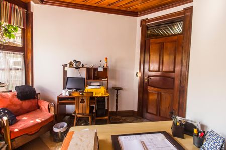 Casa à venda com 845m², 5 quartos e 4 vagasEscritório