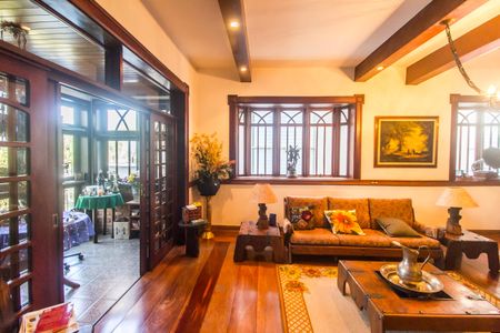 Casa à venda com 845m², 5 quartos e 4 vagasSala 1