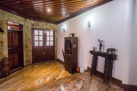 Casa à venda com 845m², 5 quartos e 4 vagasHall de entrada