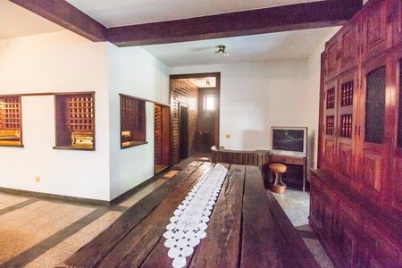 Casa à venda com 845m², 5 quartos e 4 vagasÁrea comum - Salão de festas