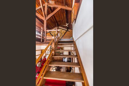 Casa à venda com 845m², 5 quartos e 4 vagasEscada