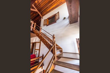 Casa à venda com 845m², 5 quartos e 4 vagasEscada