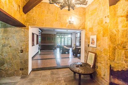 Casa à venda com 845m², 5 quartos e 4 vagasAdega