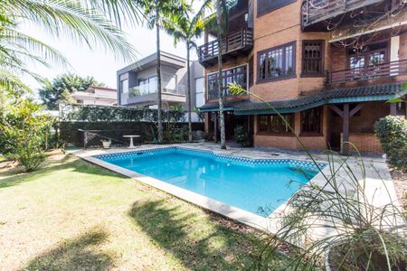 Casa à venda com 845m², 5 quartos e 4 vagasPiscina