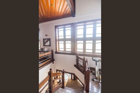 Casa à venda com 845m², 5 quartos e 4 vagasEscada