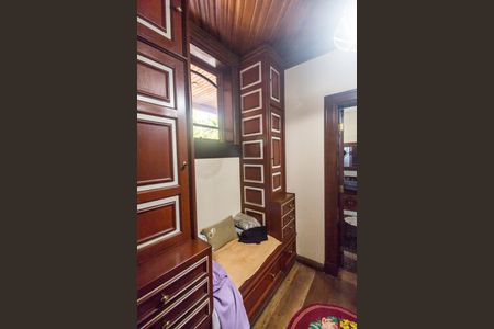 Casa à venda com 845m², 5 quartos e 4 vagasCloset da suíte 2