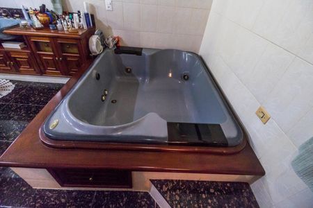 Casa à venda com 845m², 5 quartos e 4 vagasBanheiro da Suíte 2