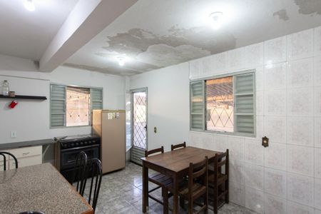 Casa à venda com 240m², 5 quartos e 4 vagas Casa à venda com 240m², 5 quartos e 4 vagasCozinha - Casa 2