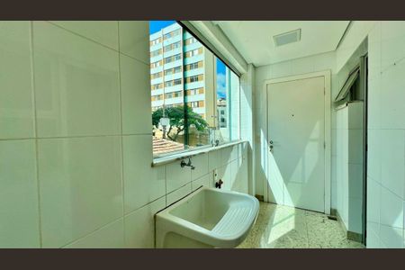 Apartamento à venda com 120m², 3 quartos e 2 vagas Apartamento à venda com 120m², 3 quartos e 2 vagasÁrea de Serviço