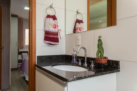 Apartamento à venda com 74m², 2 quartos e 1 vaga Apartamento à venda com 74m², 2 quartos e 1 vagaBanheiro