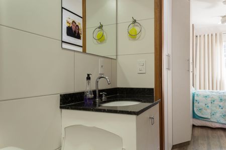 Apartamento à venda com 74m², 2 quartos e 1 vaga Apartamento à venda com 74m², 2 quartos e 1 vagaBanheiro da Suíte 1