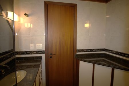 Apartamento para alugar com 120m², 3 quartos e 2 vagas Apartamento para alugar com 120m², 3 quartos e 2 vagasBanheiro