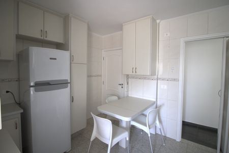 Apartamento para alugar com 120m², 3 quartos e 2 vagas Apartamento para alugar com 120m², 3 quartos e 2 vagasCozinha