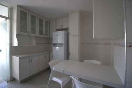 Apartamento para alugar com 120m², 3 quartos e 2 vagas Apartamento para alugar com 120m², 3 quartos e 2 vagasCozinha - Armários