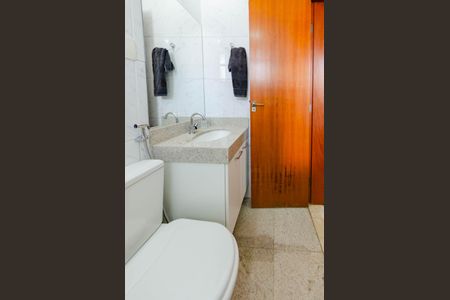 Apartamento à venda com 240m², 4 quartos e 4 vagas Apartamento à venda com 240m², 4 quartos e 4 vagasBanheiro Suíte 2