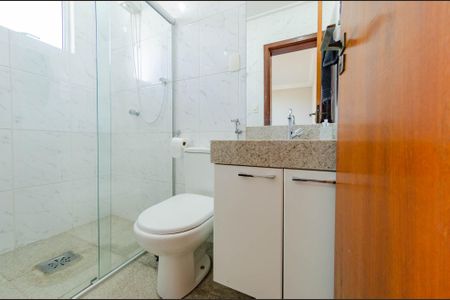 Apartamento à venda com 240m², 4 quartos e 4 vagas Apartamento à venda com 240m², 4 quartos e 4 vagasBanheiro Suíte 2