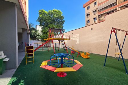 Apartamento à venda com 74m², 2 quartos e 1 vaga Apartamento à venda com 74m², 2 quartos e 1 vagaÁrea comum - Playground