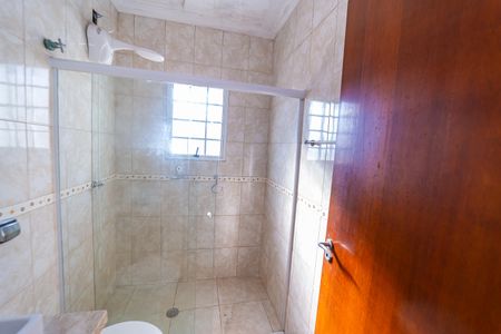 Casa à venda com 225m², 3 quartos e 6 vagas Casa à venda com 225m², 3 quartos e 6 vagasBanheiro Social