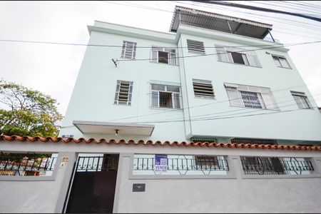 Apartamento à venda com 100m², 2 quartos e 2 vagasFachada e Placa