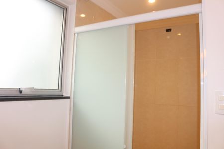 Apartamento à venda com 76m², 2 quartos e 1 vagaBanheiro Social