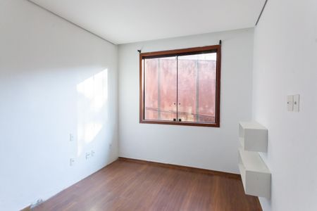 Casa à venda com 529m², 4 quartos e 7 vagas Casa à venda com 529m², 4 quartos e 7 vagasQuarto 2