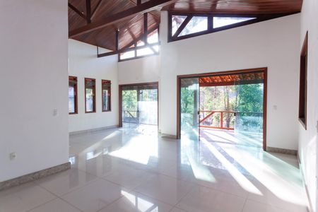 Casa à venda com 529m², 4 quartos e 7 vagas Casa à venda com 529m², 4 quartos e 7 vagasSala
