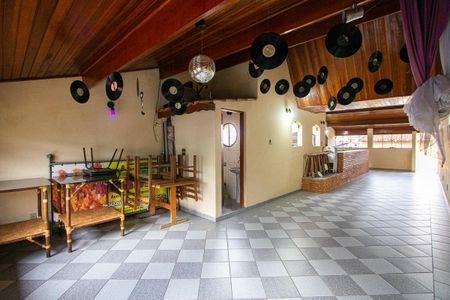 Casa à venda com 252m², 3 quartos e 2 vagas Casa à venda com 252m², 3 quartos e 2 vagasEspaço gourmet