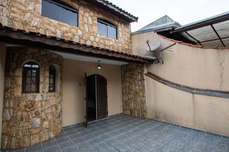 Casa à venda com 252m², 3 quartos e 2 vagas Casa à venda com 252m², 3 quartos e 2 vagasVaranda Suíte