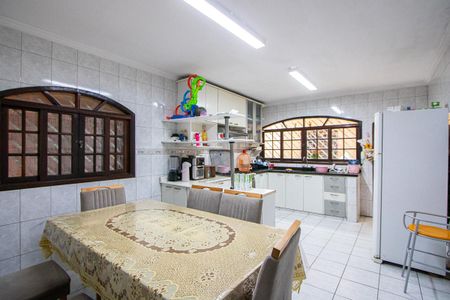 Casa à venda com 252m², 3 quartos e 2 vagas Casa à venda com 252m², 3 quartos e 2 vagasCozinha