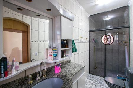 Casa à venda com 252m², 3 quartos e 2 vagas Casa à venda com 252m², 3 quartos e 2 vagasBanheiro Suíte