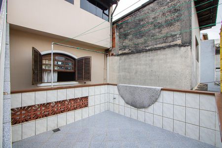 Casa à venda com 252m², 3 quartos e 2 vagas Casa à venda com 252m², 3 quartos e 2 vagasTerraço