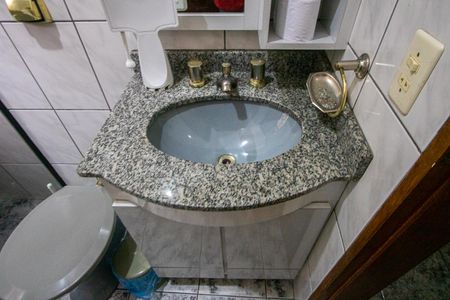 Casa à venda com 252m², 3 quartos e 2 vagas Casa à venda com 252m², 3 quartos e 2 vagasBanheiro social