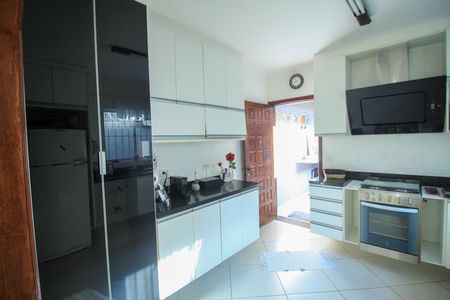 Casa à venda com 184m², 3 quartos e 3 vagas Casa à venda com 184m², 3 quartos e 3 vagasCozinha