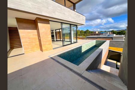 Casa à venda com 874m², 3 quartos e 6 vagasVista Sala