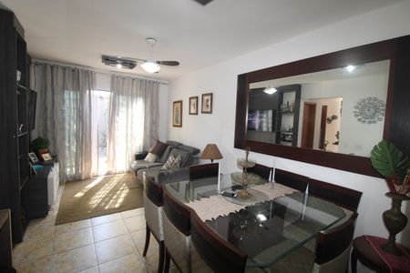 Casa à venda com 200m², 3 quartos e 3 vagasSala