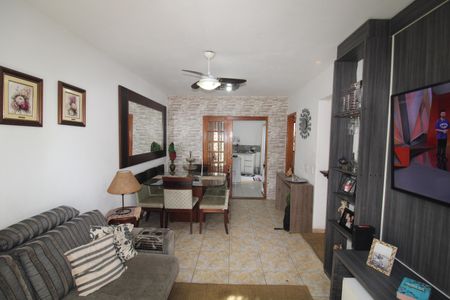 Casa à venda com 200m², 3 quartos e 3 vagasSala