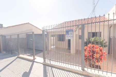 Casa à venda com 94m², 2 quartos e 3 vagas Casa à venda com 94m², 2 quartos e 3 vagasFachada