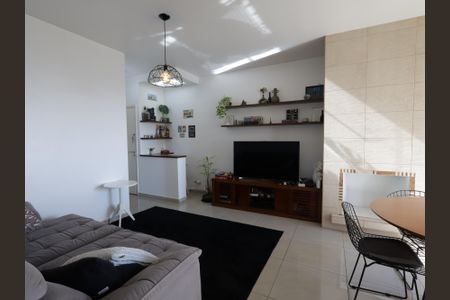 Apartamento à venda com 70m², 2 quartos e 2 vagasSala