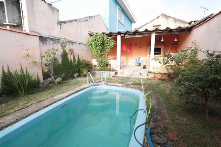 Casa à venda com 240m², 2 quartos e sem vagaPiscina