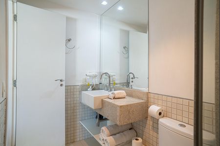Apartamento à venda com 123m², 2 quartos e 3 vagas Apartamento à venda com 123m², 2 quartos e 3 vagasBanheiro da Suíte