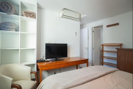 Apartamento à venda com 123m², 2 quartos e 3 vagas Apartamento à venda com 123m², 2 quartos e 3 vagasSuíte